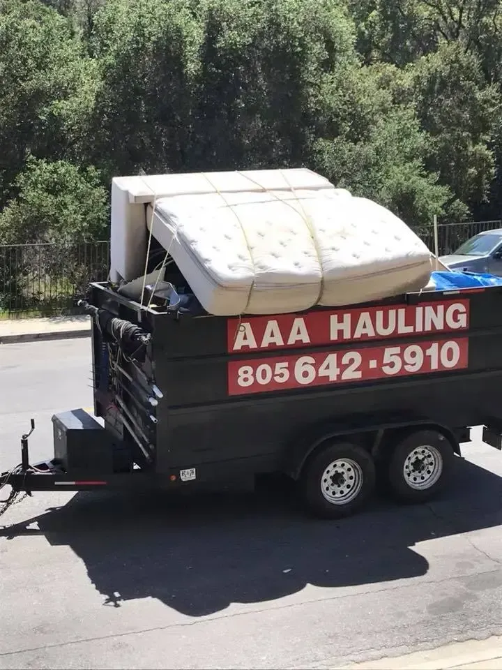 A trailer that says aaa hauling on it