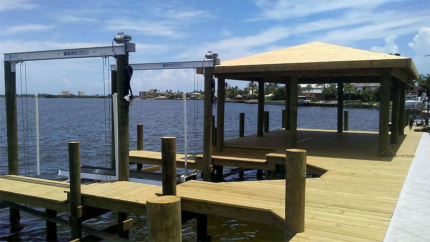 Boat Lift Near Deck — Cocoa Beach, FL — Darrell’s Docks