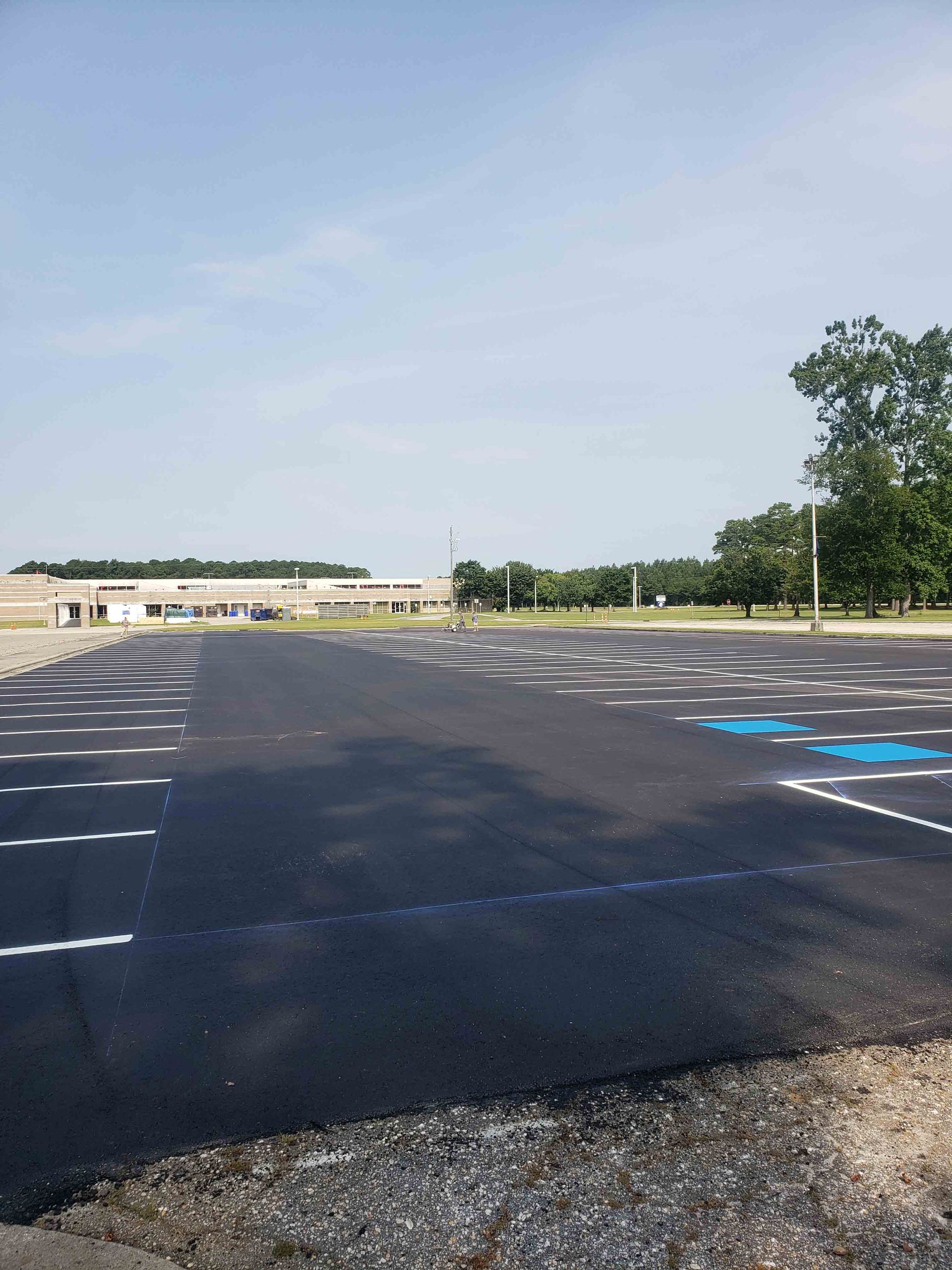 A parking lot with a lot of cars parked in it