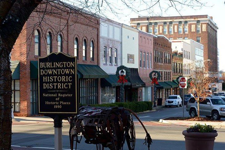 A sign that says burlington downtown historic district