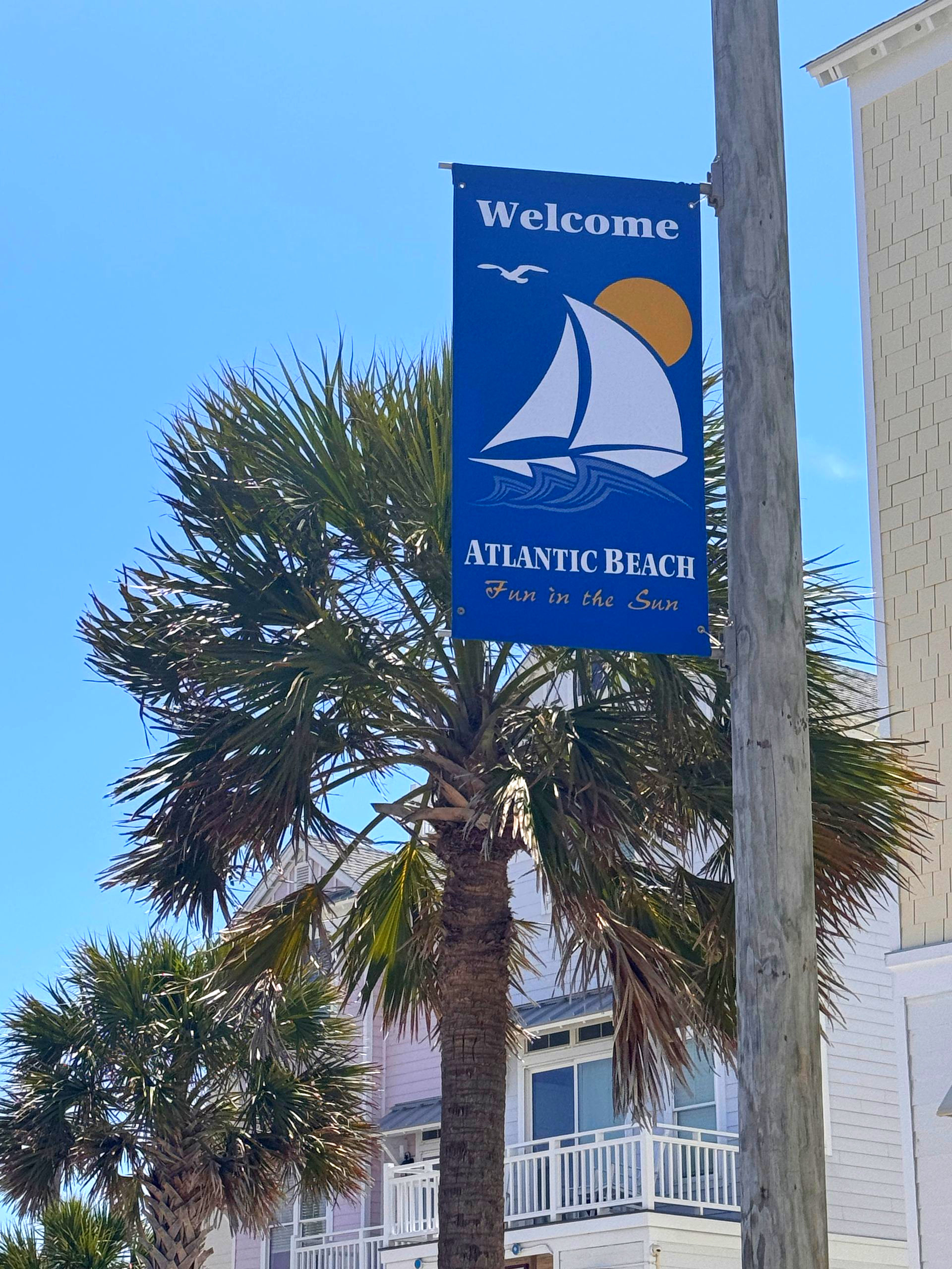 Welcome to Atlantic Beach! Pole sign that says