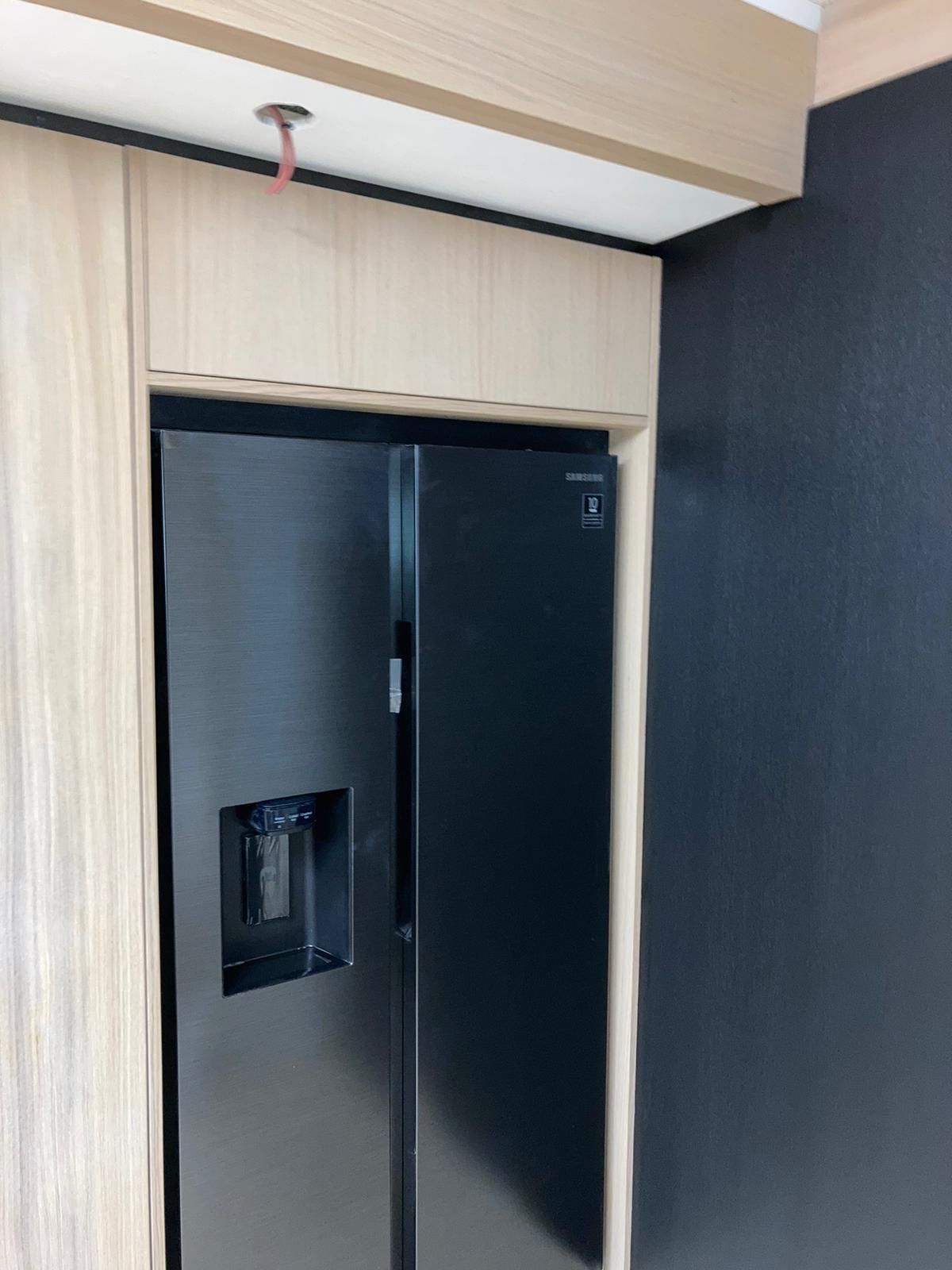 Koelkast Moderne Keuken Exclusieve Woonwagen Interieur Maatwerk JachtbetimmeringNoord