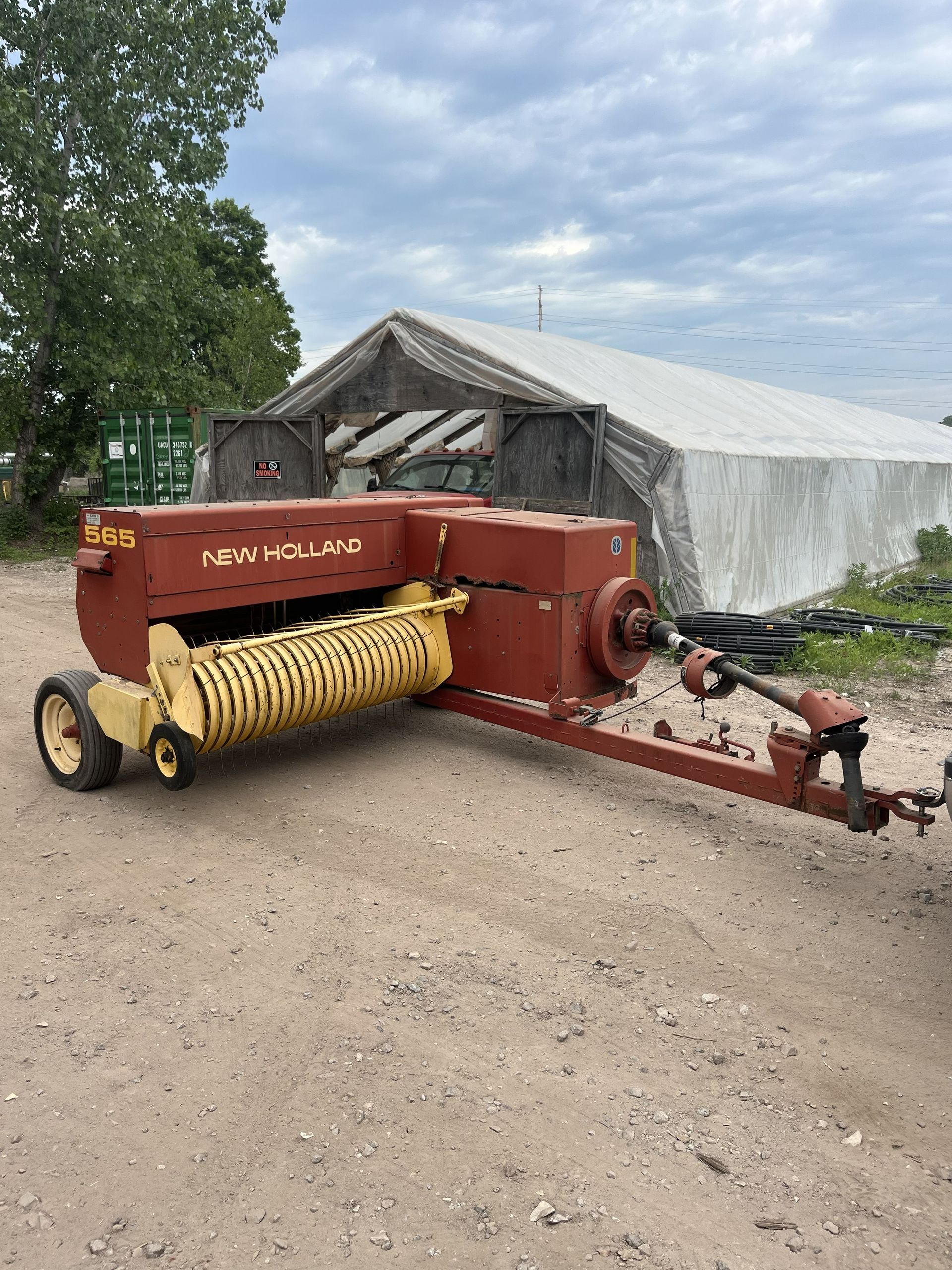 New Holland 565 Hay Baler