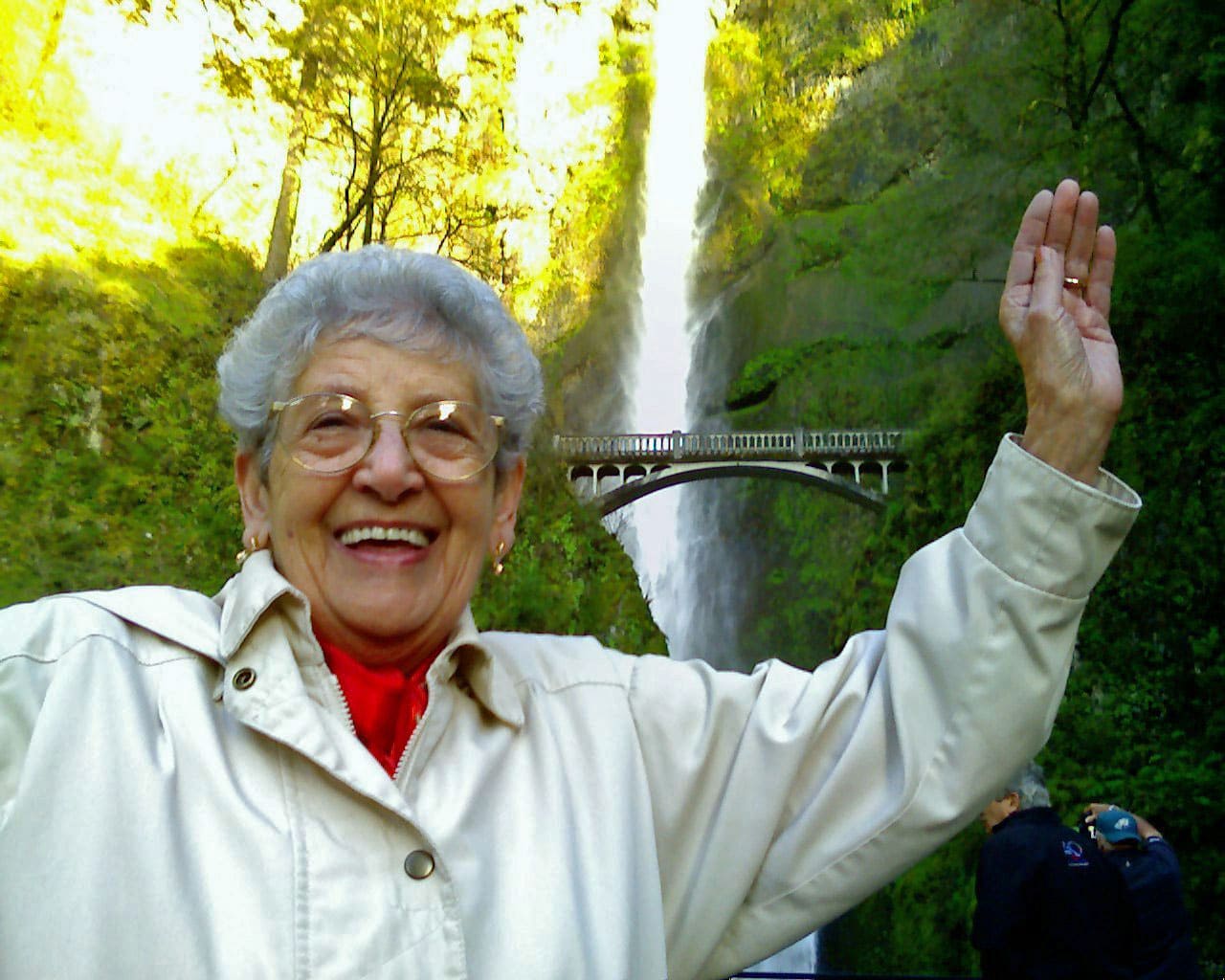 Noemi Ban at Multnomah Falls