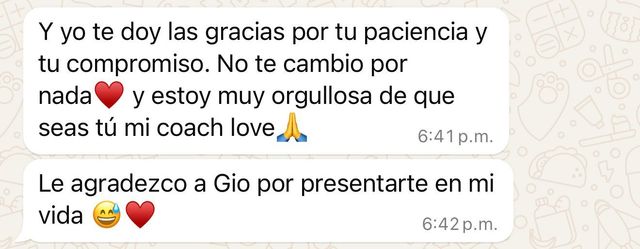 Captura de chat con mensaje en español agradeciendo a Gio por estar presente y llamar “coach” a la otra persona.