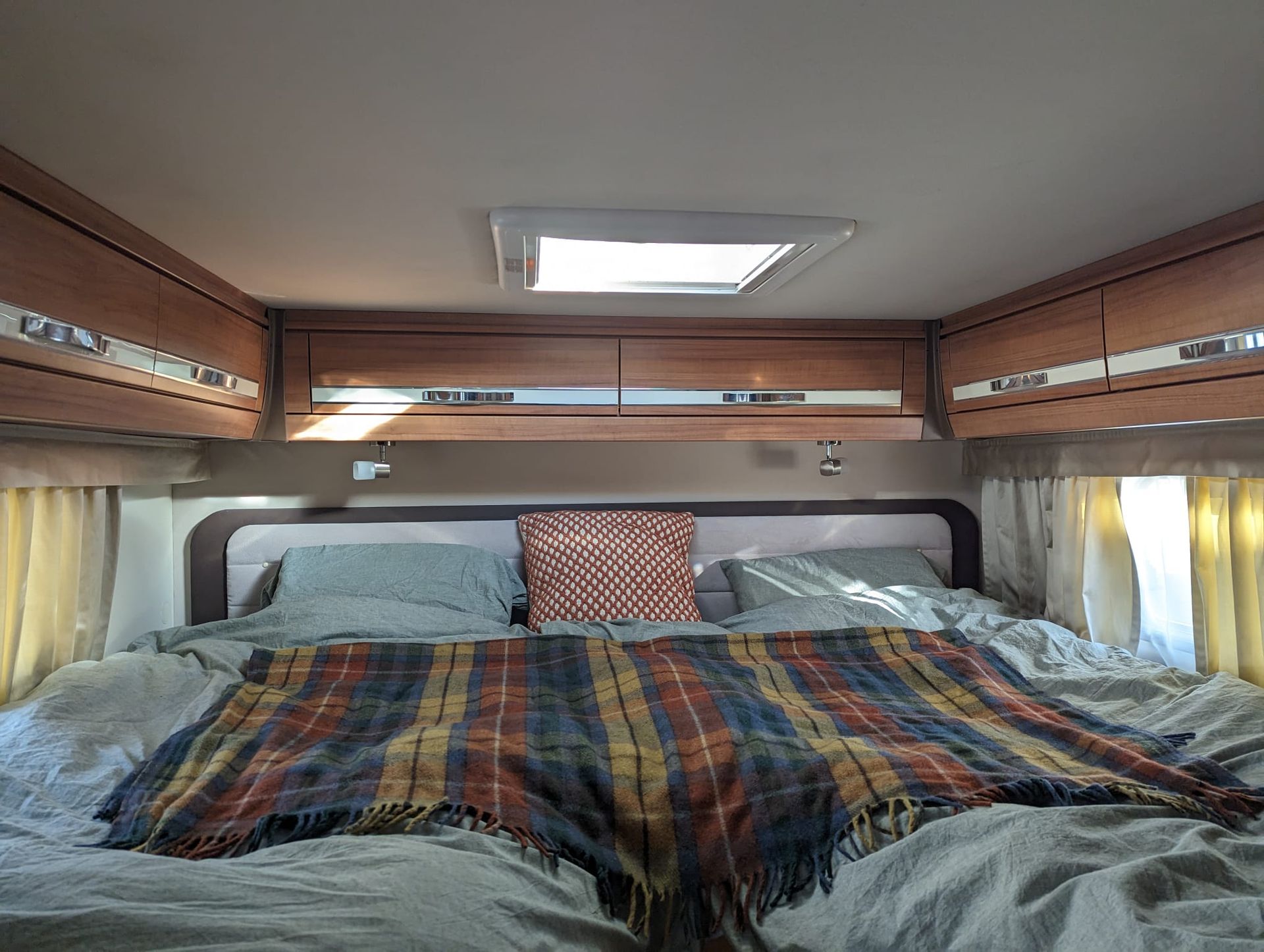 Lange lengtebedden in camper. 