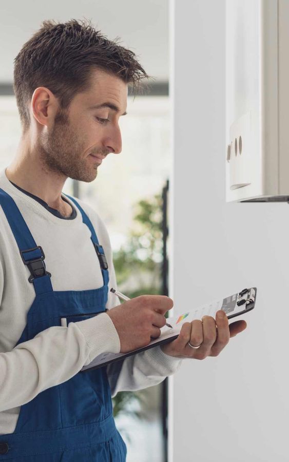 Thermentausch-experte-in-wien-kümmert-sich-um-die-neuinstallation-und-abgasmessung-einer-gastherme
