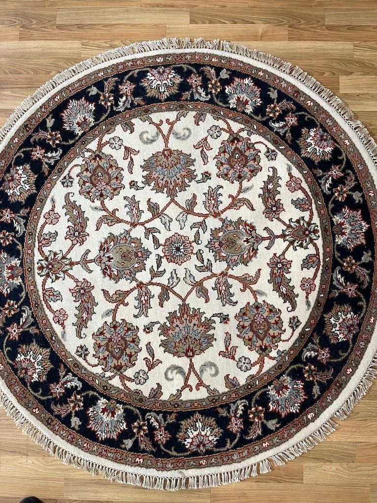 round rug in berkeley , san francisco
hand made light color rug from india