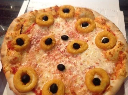Pizza olive e calamari