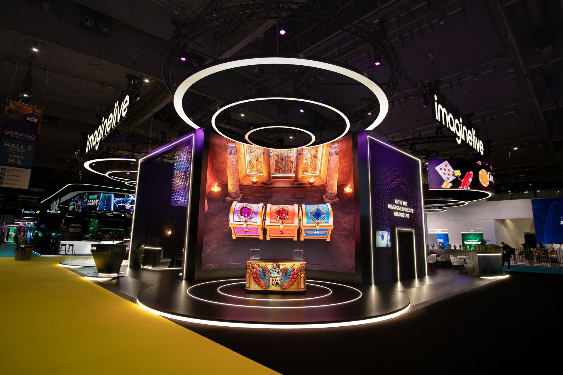 Imagine live stand