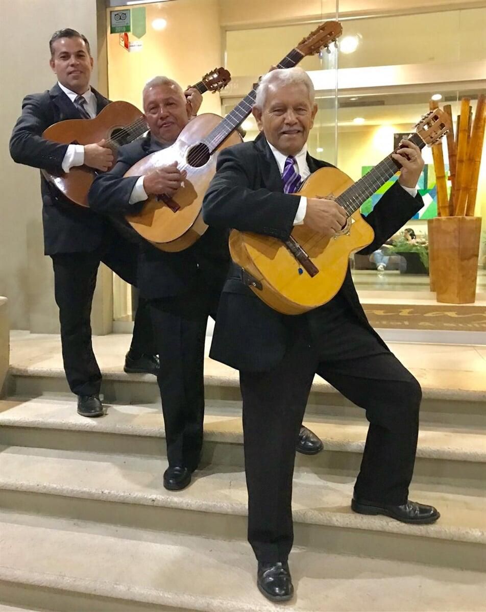 MARIACHI FIESTA BRAVA