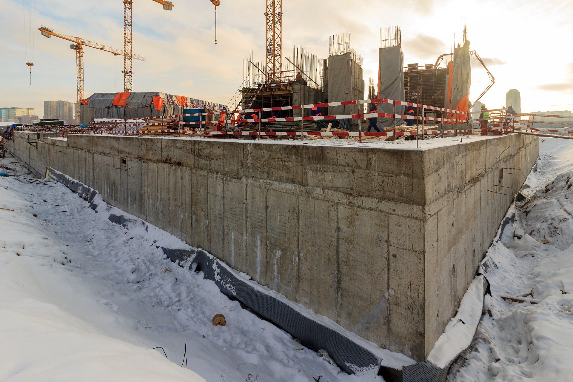 An example of continuous foundation in a construction zone.