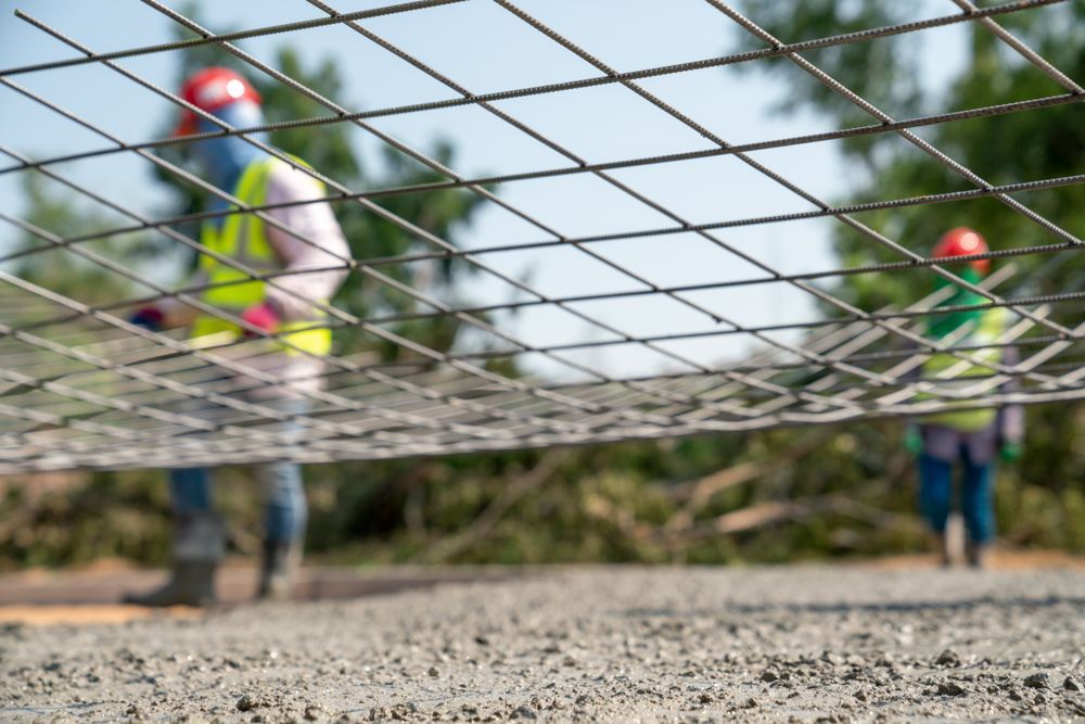 Fiber mesh vs wire mesh in concrete applications.