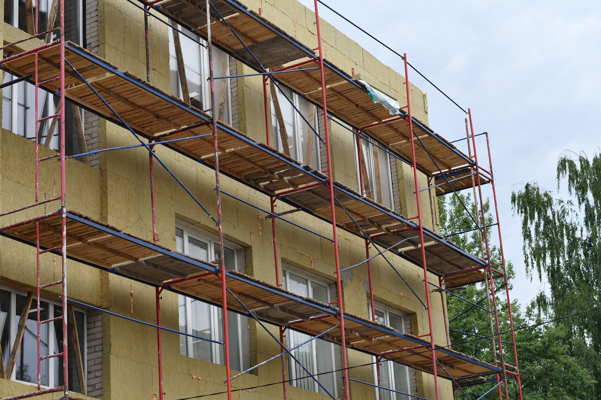 Scaffolding lift
