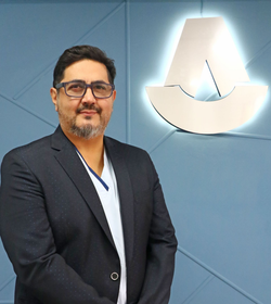 Dr. José A. Zavaley, periodoncista e implantólogo en Acceder Odontología, Río Gallegos