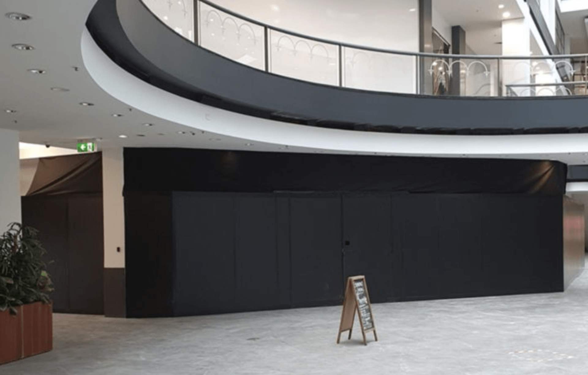 hoarding black 
