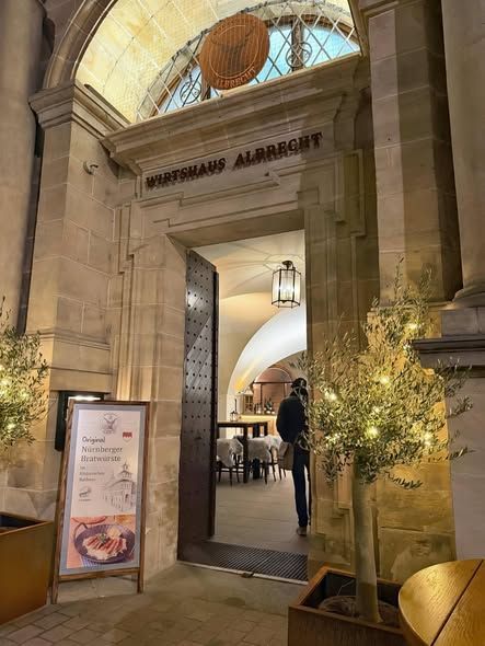 Die Eventlocation Gewölbe-Eingang, Wirtshaus Albrecht, Nürnberg, Rathaus, ideal für Empfänge, kulturelle Events, 65 Gäste