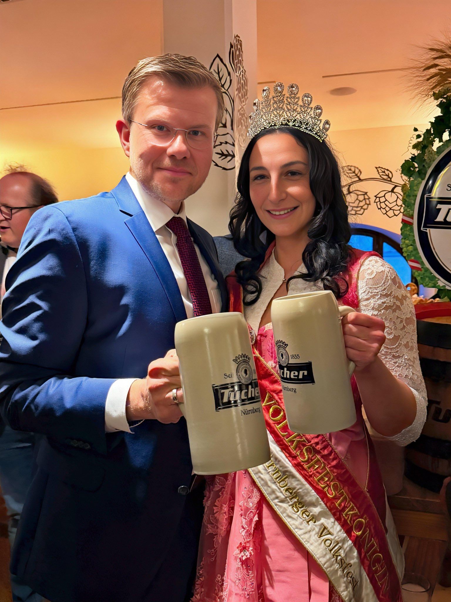 Wirtshaus Albrecht Eröffnung Volksfest,Oberbürgermeister Marcus König mit Volksfestprinzessin