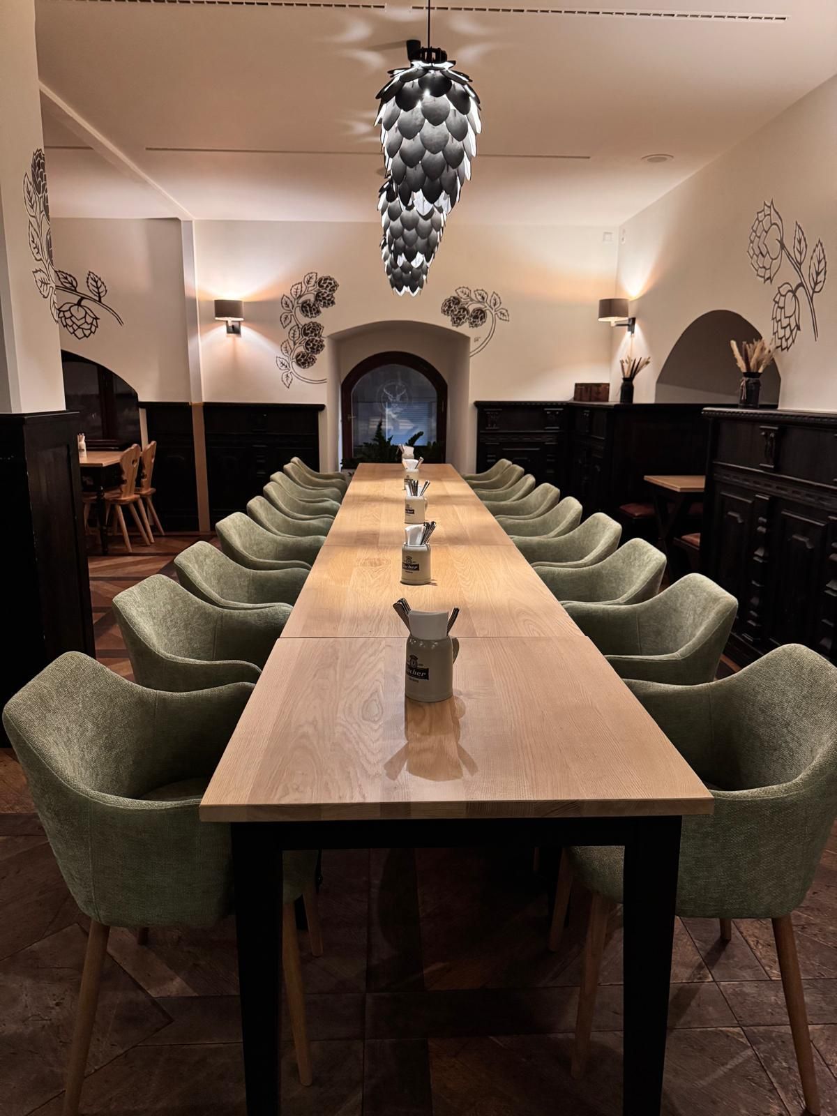 Eventlocation, die Stube, 110 Plätze, viele Tische, Familienfeste, Tagungen, festliche Anlässe, Wirtshaus Albrecht Nürnberg, Rathaus