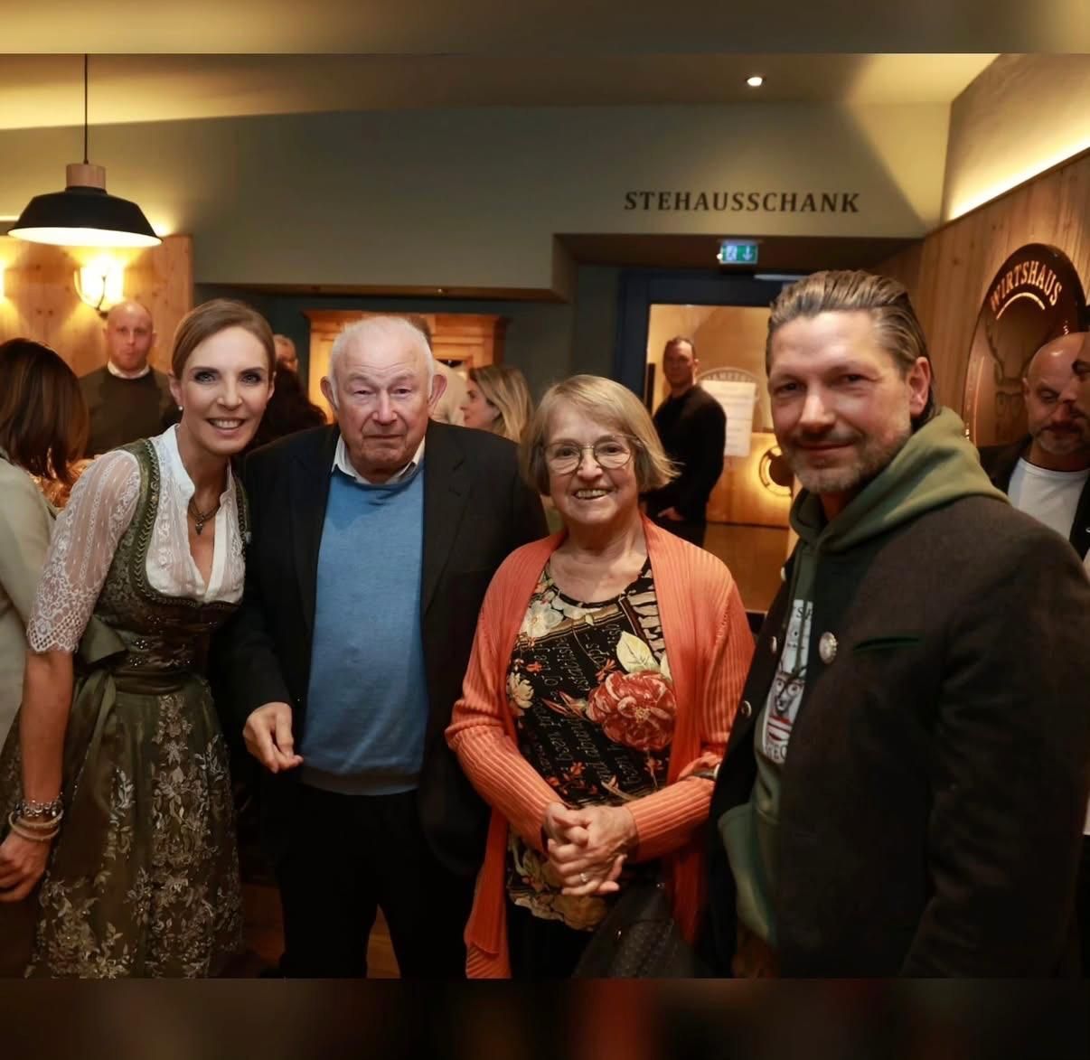 Günther Beckstein bei der Eröffnung von Wirtshaus Albrecht
