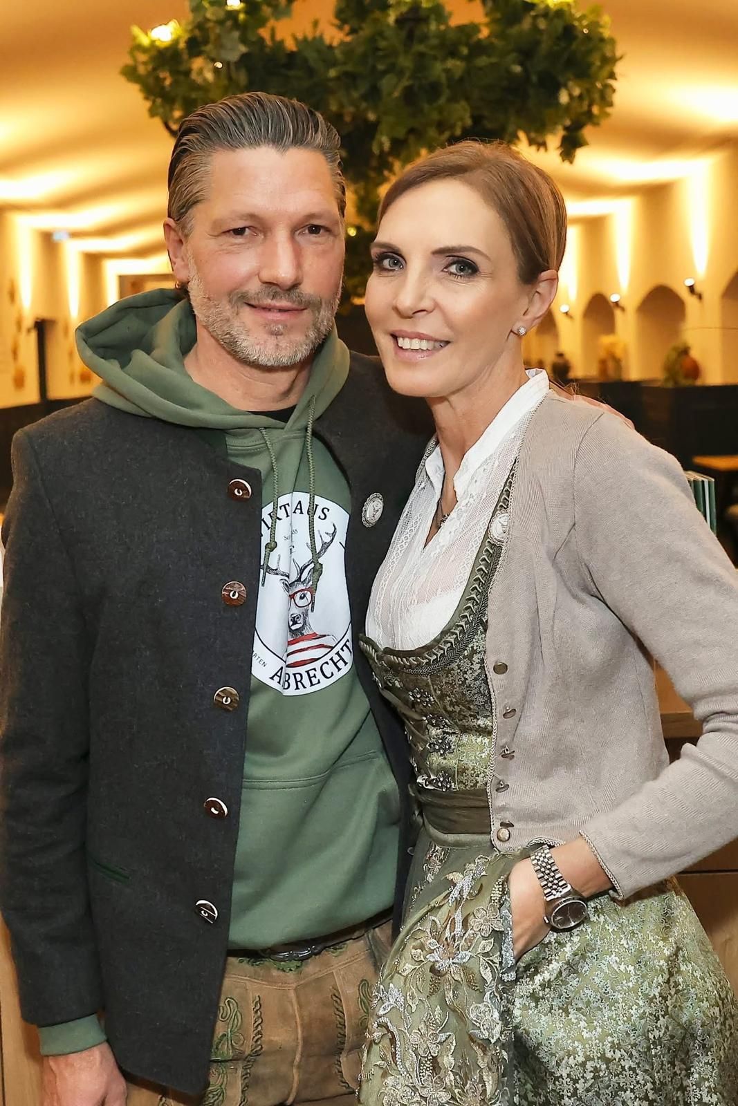 Agata Max und Martin Diermeier vor dem großen Gastsaal