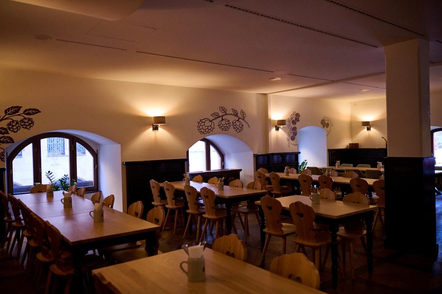 Eventlocation, die Stube, 110 Plätze, viele Tische, Familienfeste, Tagungen, festliche Anlässe, Wirtshaus Albrecht Nürnberg, Rathaus