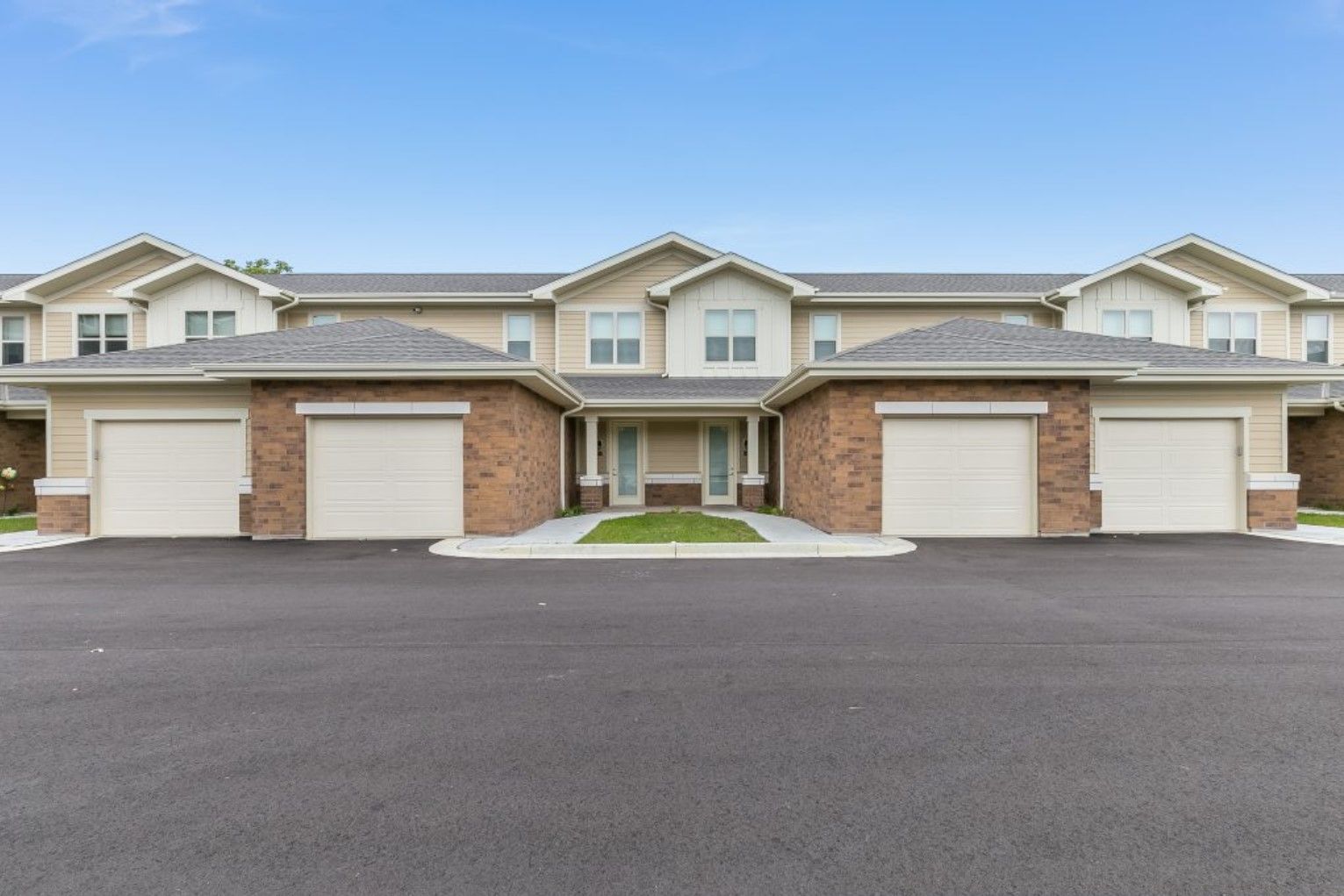 Eva Manor Apartments in Pleasant Prairie, WI