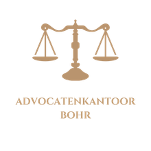 Het logo van Advocatenkantoor Bohr heeft een schaal van rechtvaardigheid erop.