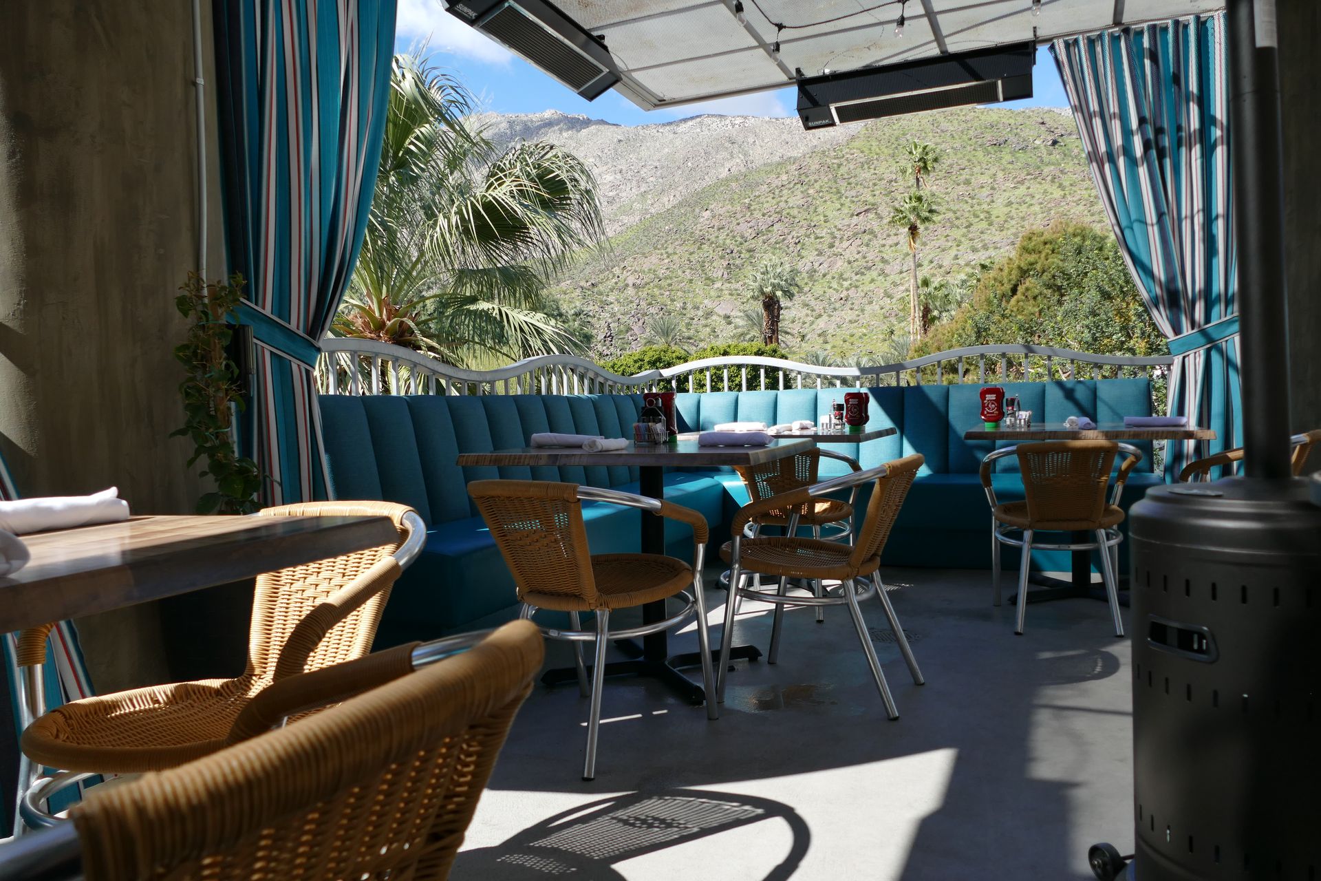 About Us Bongo Johnny's Palm Springs Restaurant