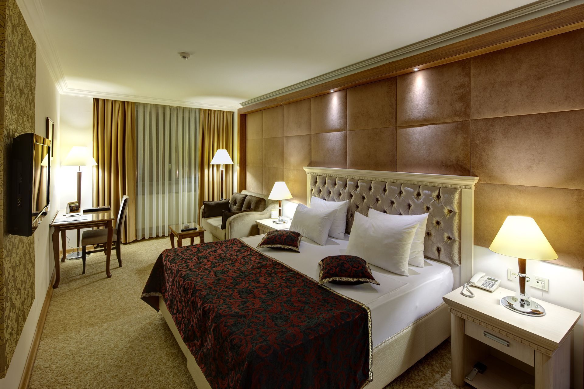 Geniş yataklı deluxe oda - Konforlu konaklama, şık tasarım ve lüks olanaklar | Buruciye Otel