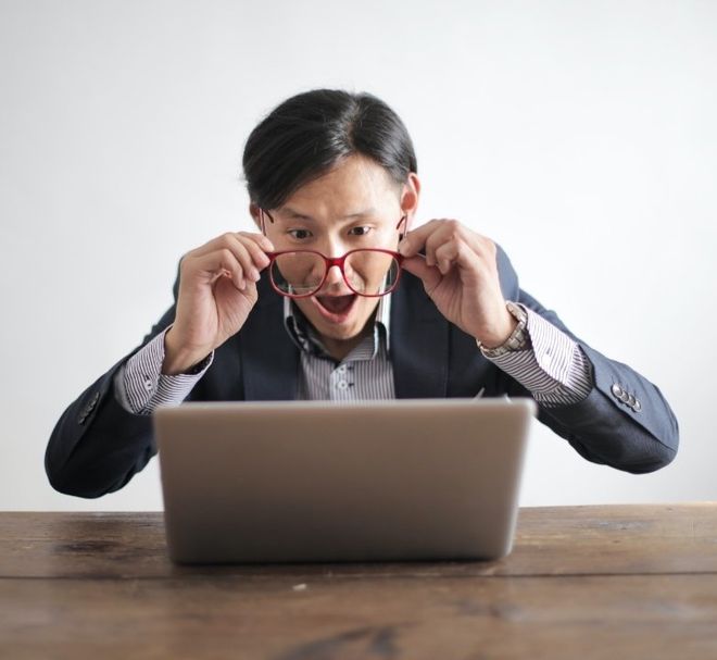 Esempio di sito web esperienziale con video immersivo integrato, effetto WOW!