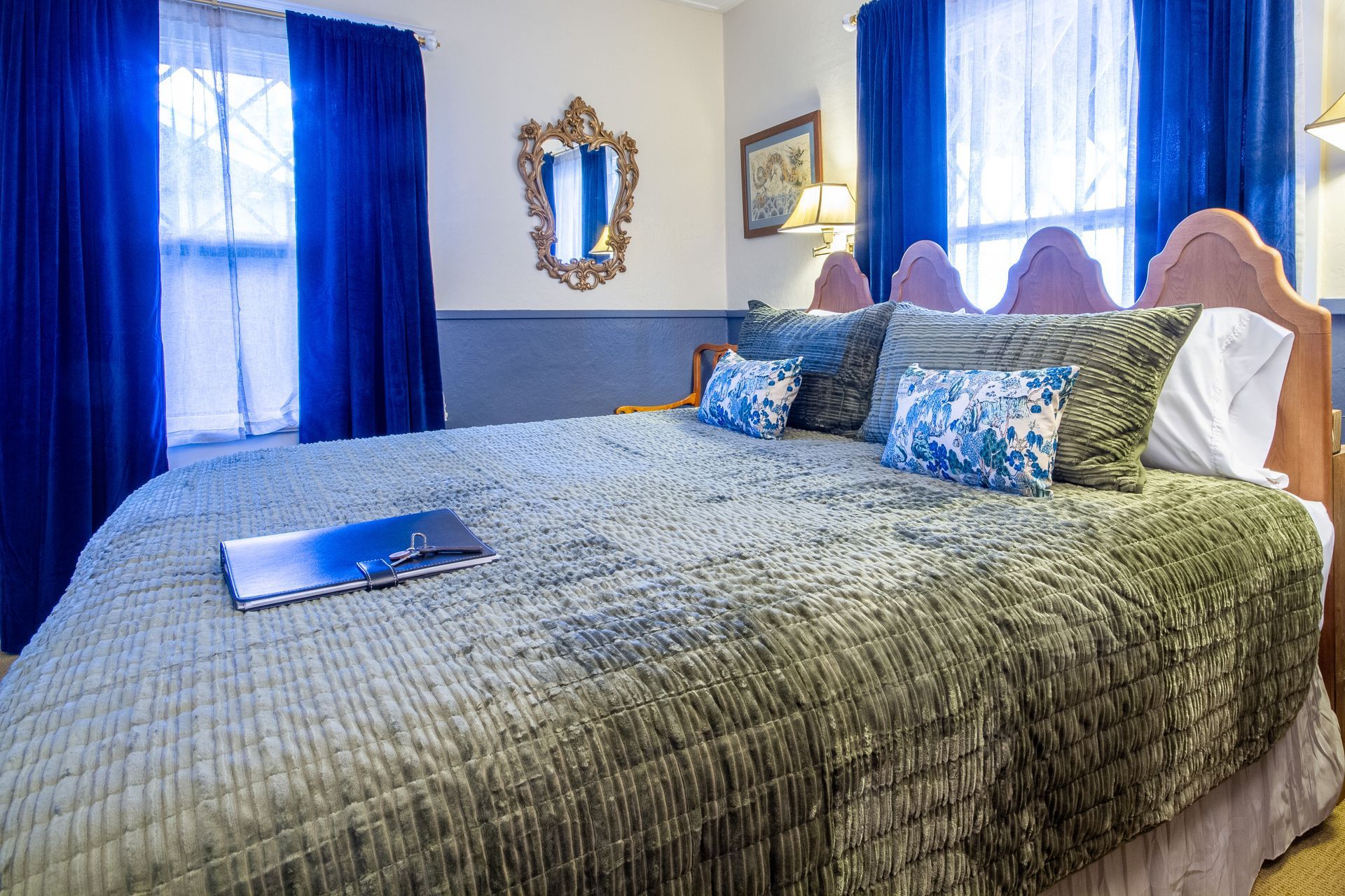 The Elizabethan Room showing the King bed and windows.