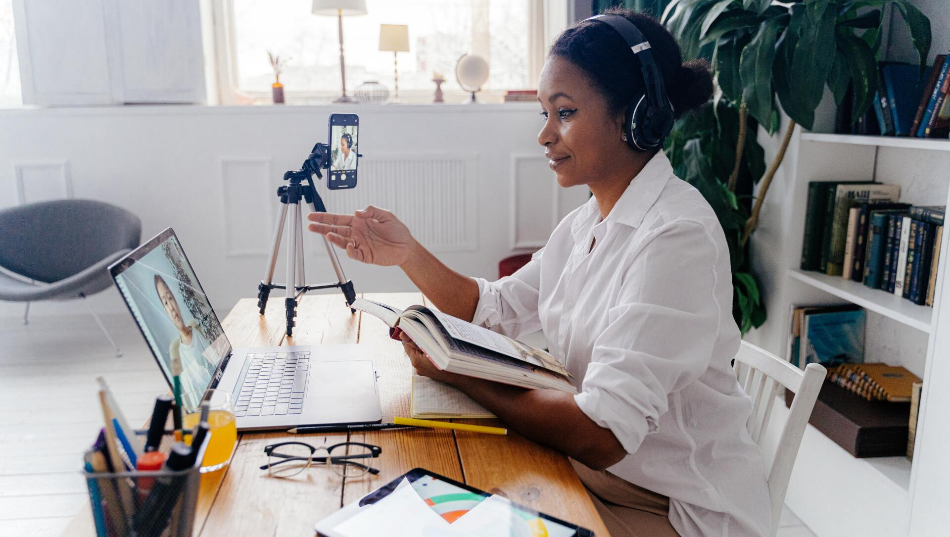 A virtual administrative assistant works remotely to help a business accomplish its goals.