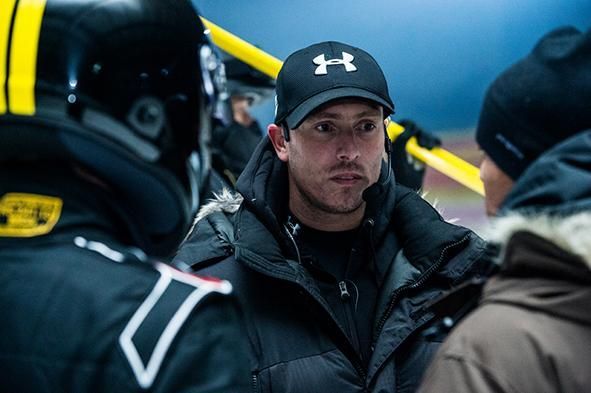 Ferdi Fischer briefing precision drivers on a snowy Dunlop commercial set.