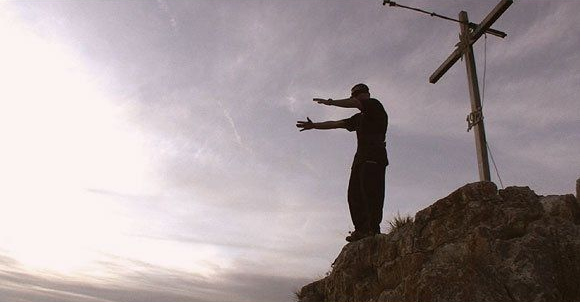 Ferdi Fischer at the Burgsteinfelsen cliff edge before his 45-meter gainer.