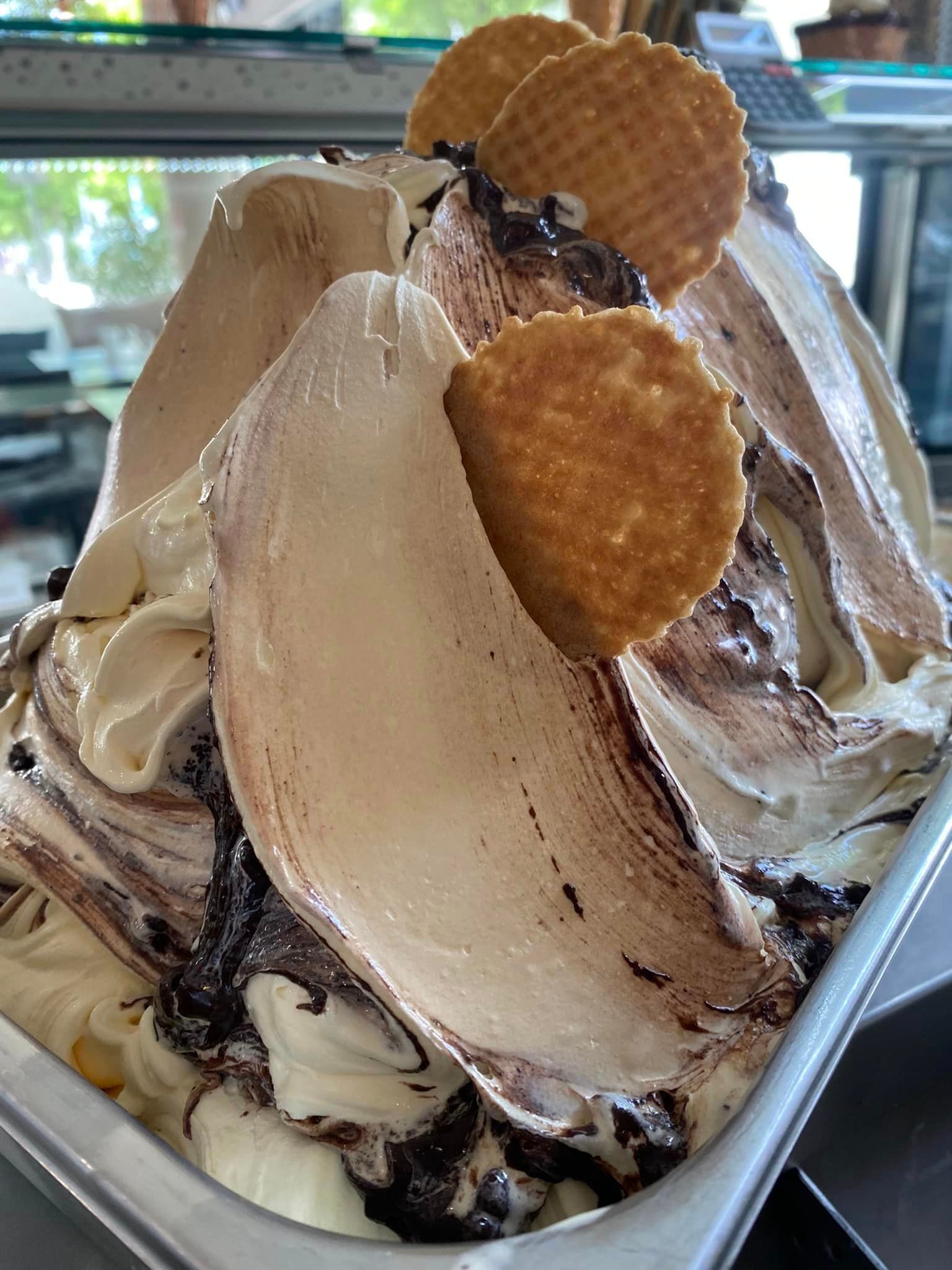 Eis mit Waffeln