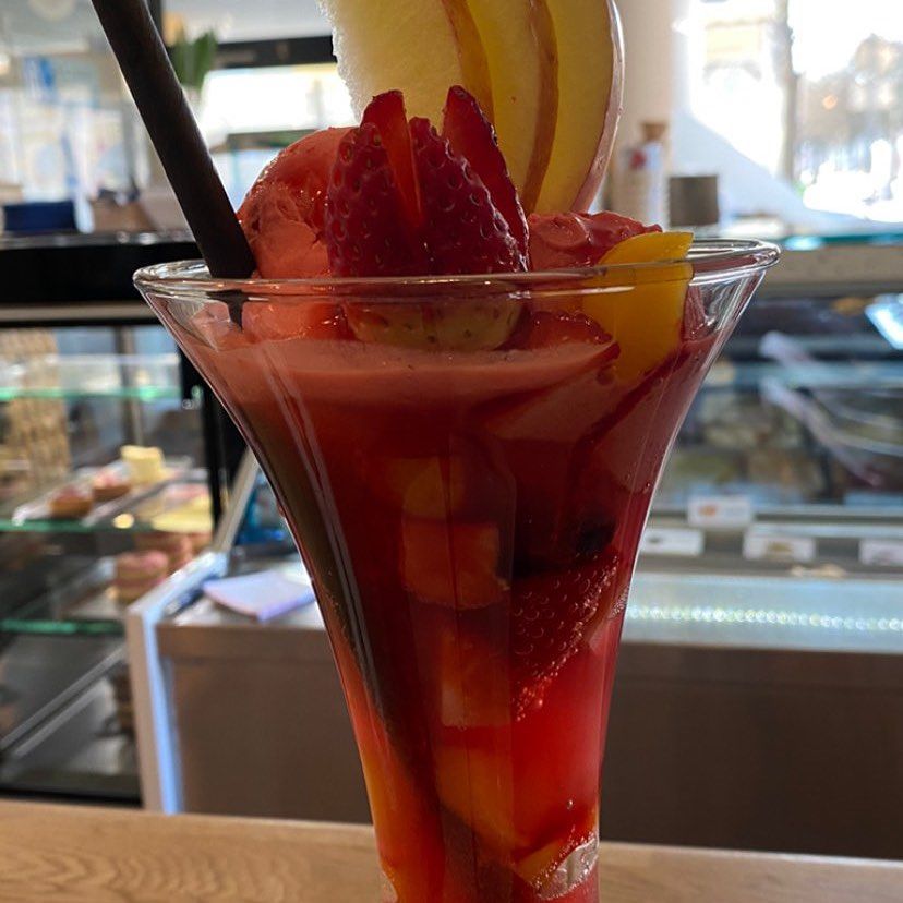 tropischer Cocktail