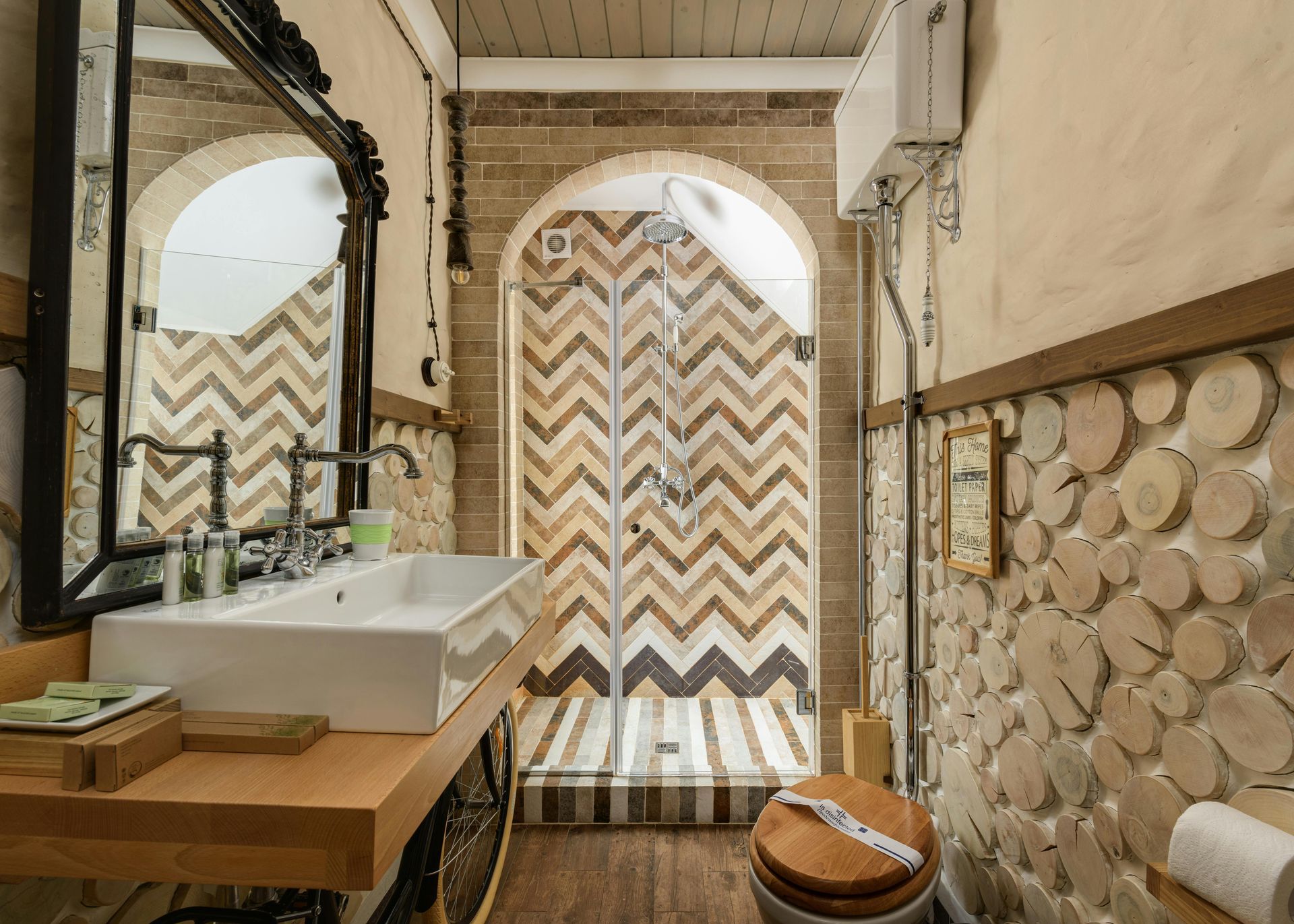 Small chic bathroom with a southern style accent wall.