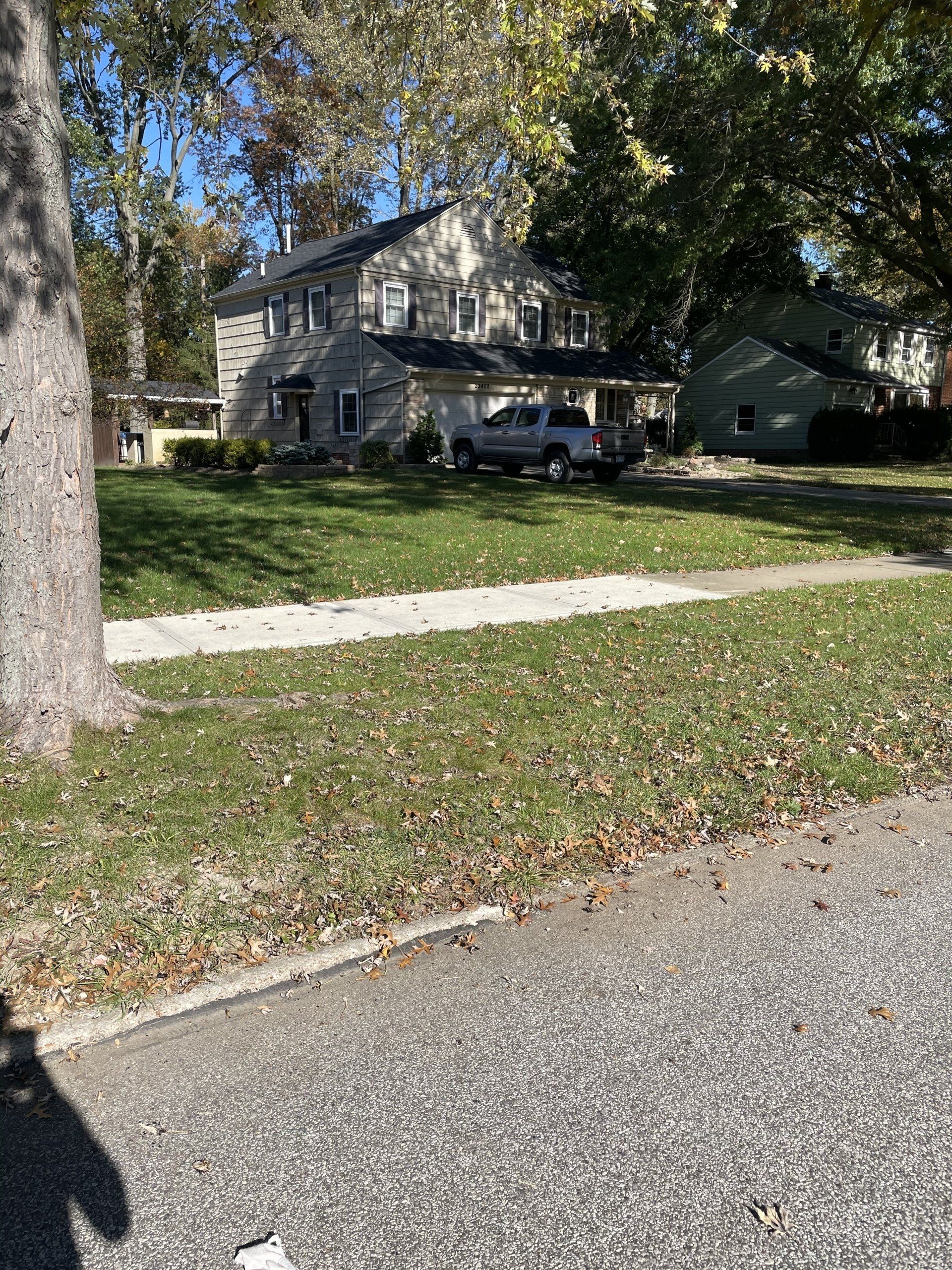 Junk pickup after picture. Empty tree lawn with no junk.