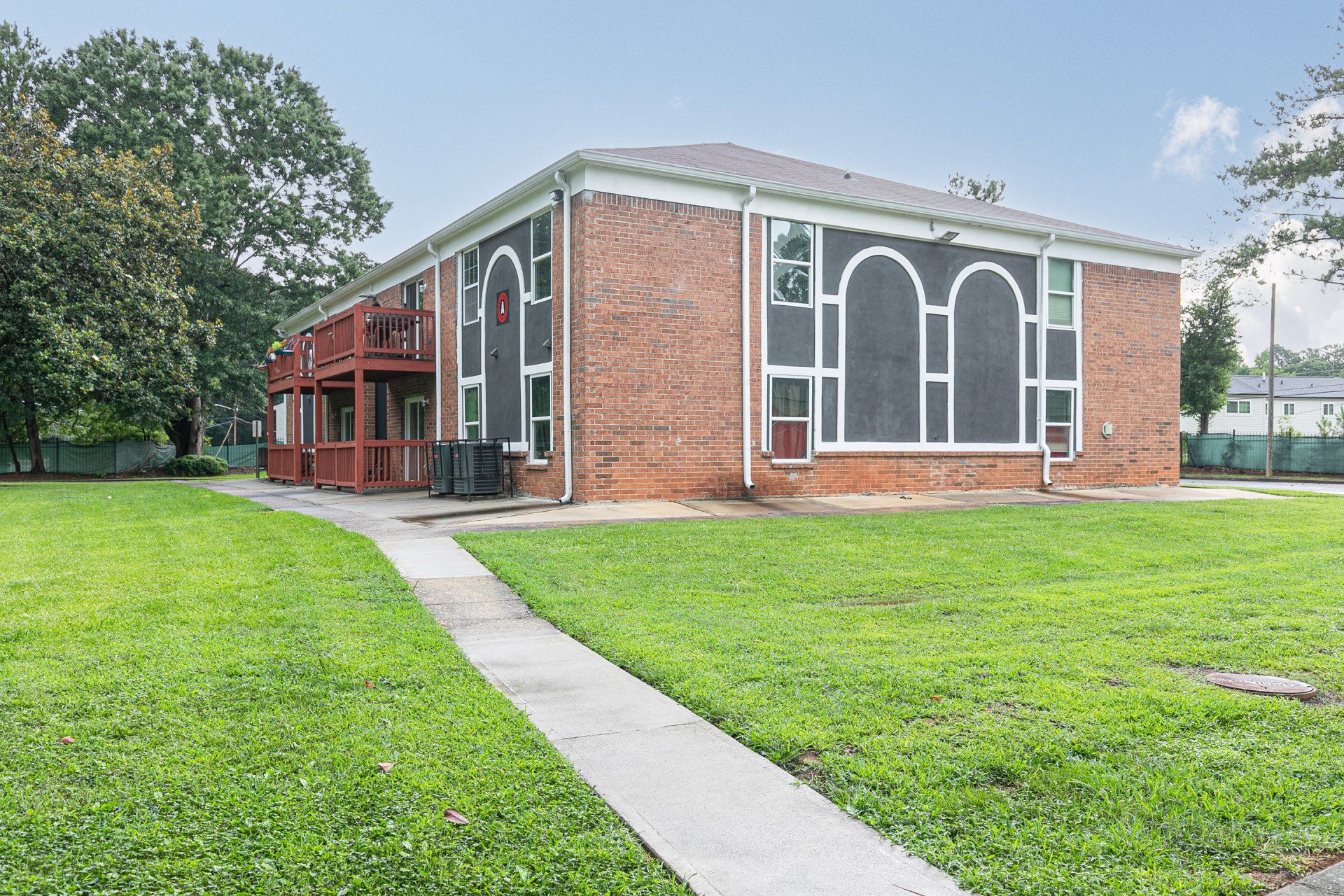 Perimeter 294 with Side Walk