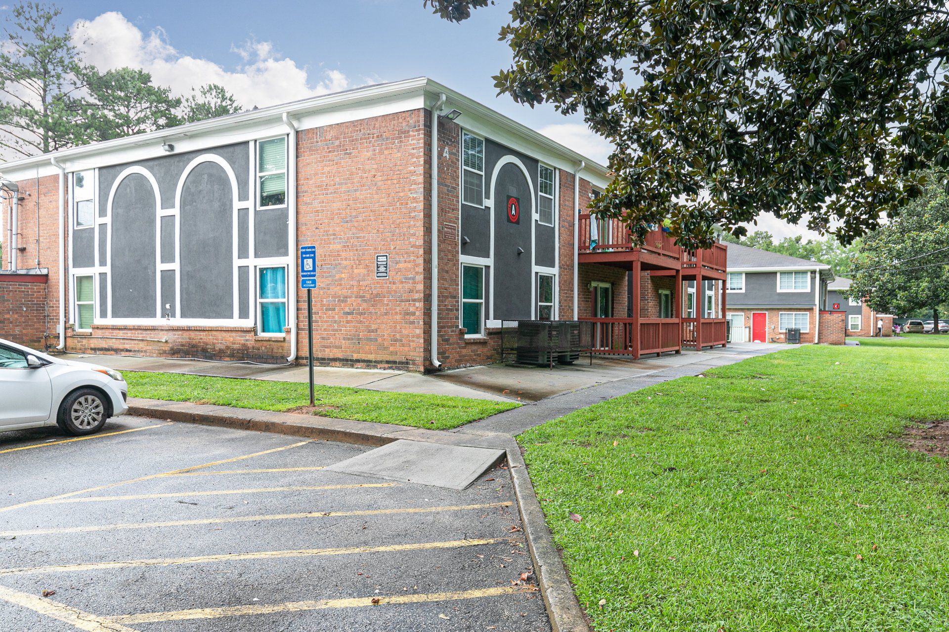 Perimeter 294 Building Exterior