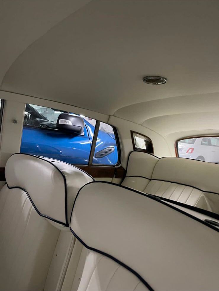Intérieur blanc nacré rolls royce alfred and cars