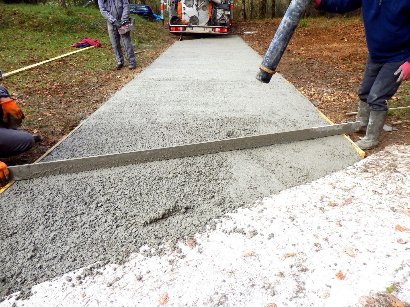 An image of contractors working on a driveway in Sun Lakes, AZ