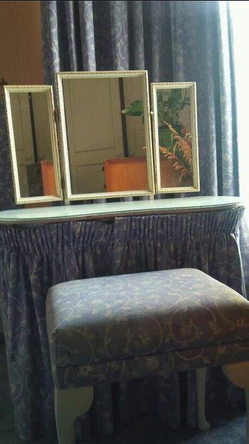 small curtains for dressing table