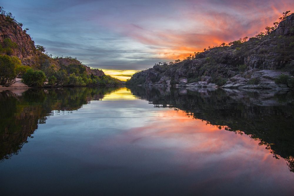 A River With A Sunset In The Background And A Reflection Of The Sky In The Water — Fewmore Contracting in Katherine, NT