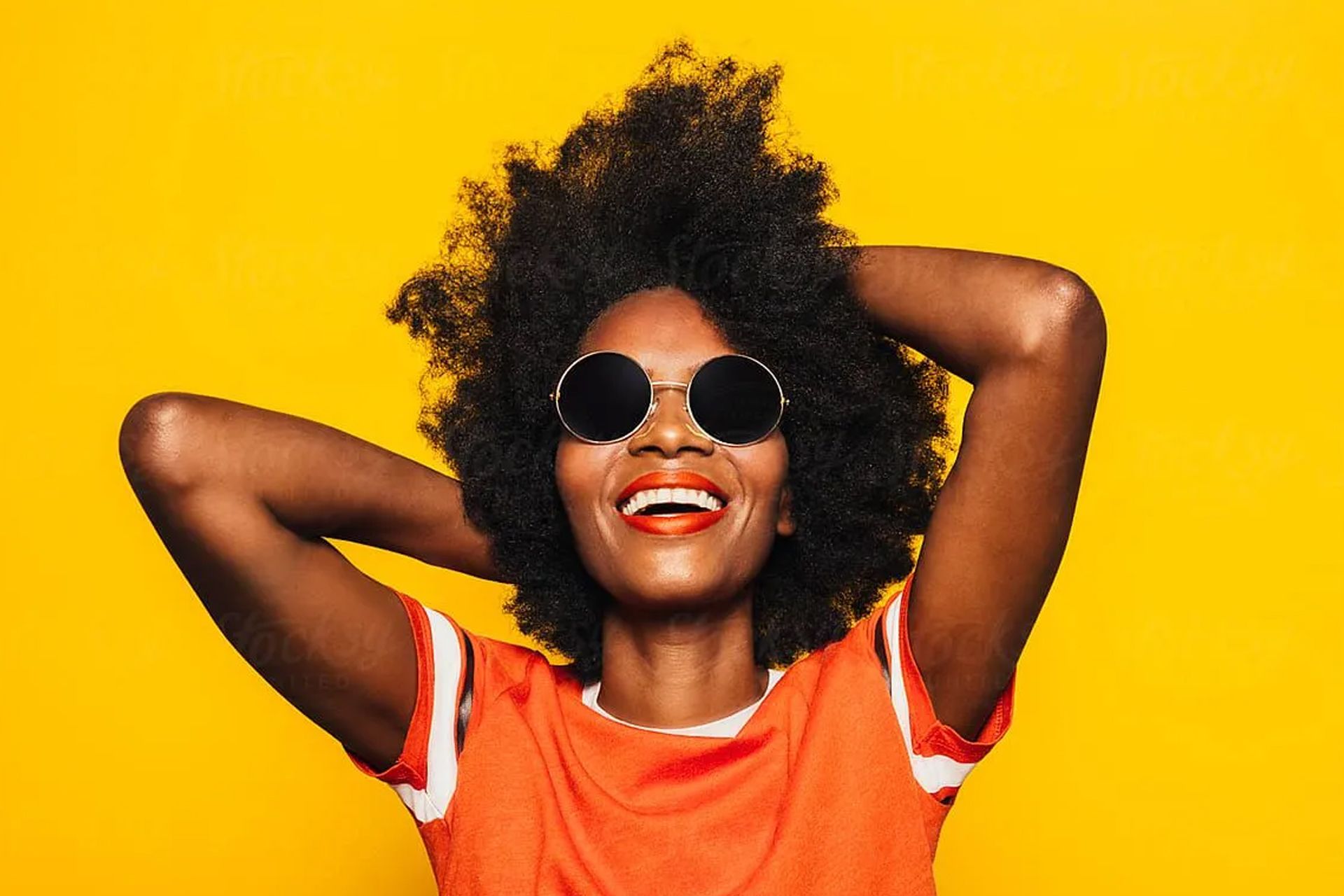 Woman with sunglasses smiling.