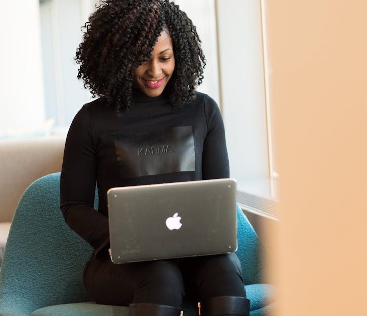 The day starts with reviewing my to-do list, ensuring all tasks are prioritized for maximum efficiency. Catch up on emails and host a daily huddle with the team to align everyone on the goals and how we're going to make our residents happy that day.
