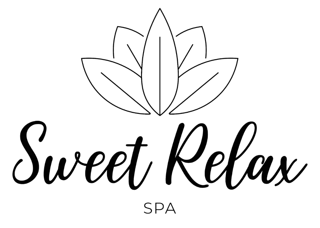 Un logo en blanco y negro para un spa con una flor de loto.