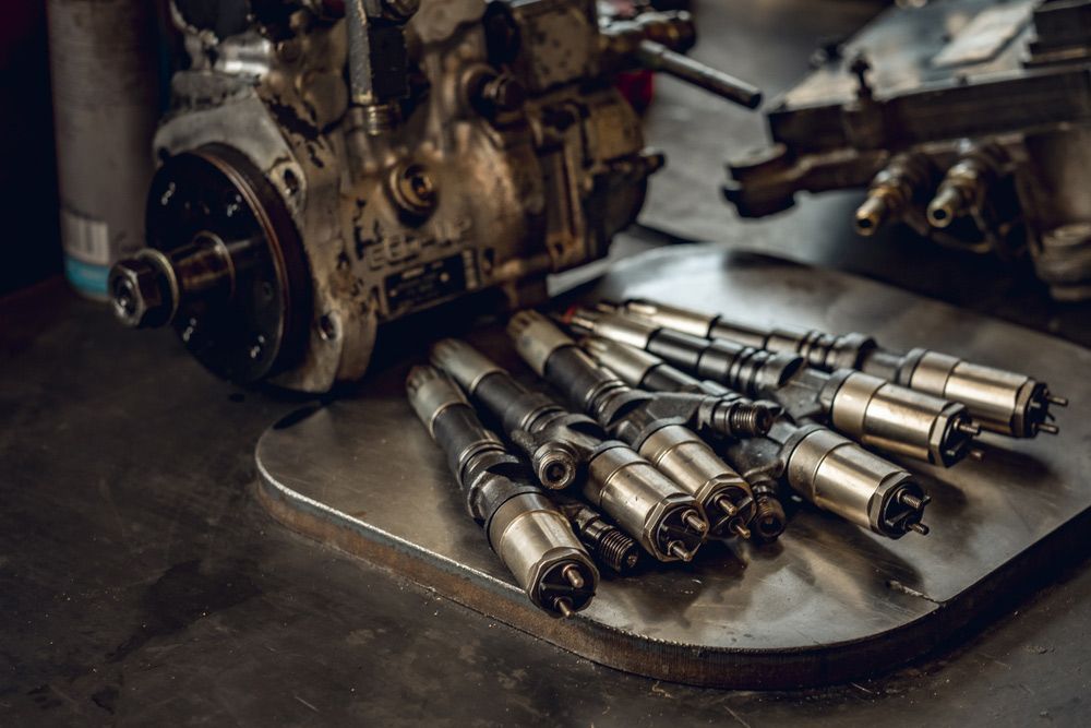 The Mechanic Checks The Condition Of Car Individual Components, I.e. Injectors, Pistons, Shaft, Cylinders — Crossway Wreckers & Mechanical In Gordonvale, QLD