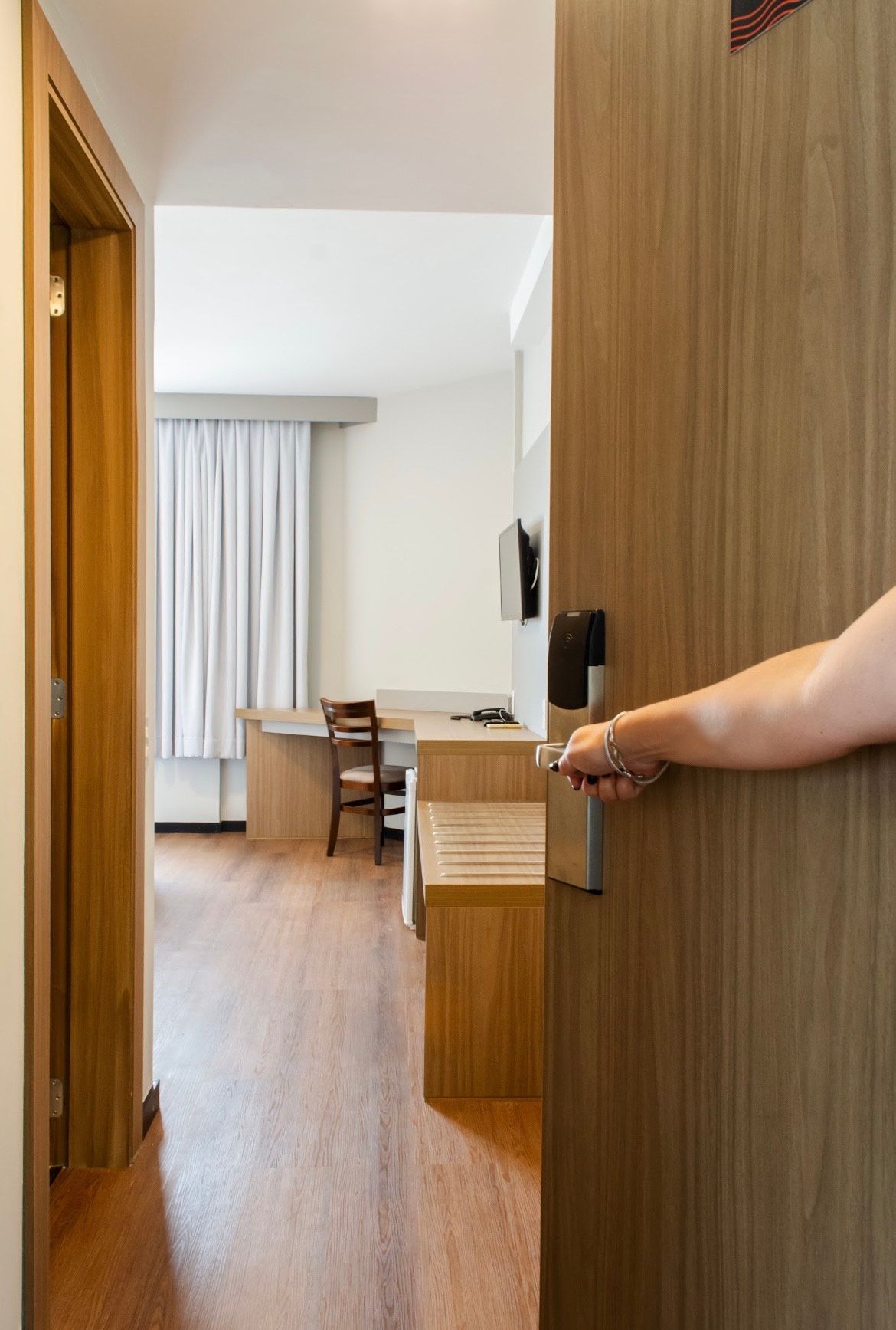 quarto no Hotel Évora perfeito para home office